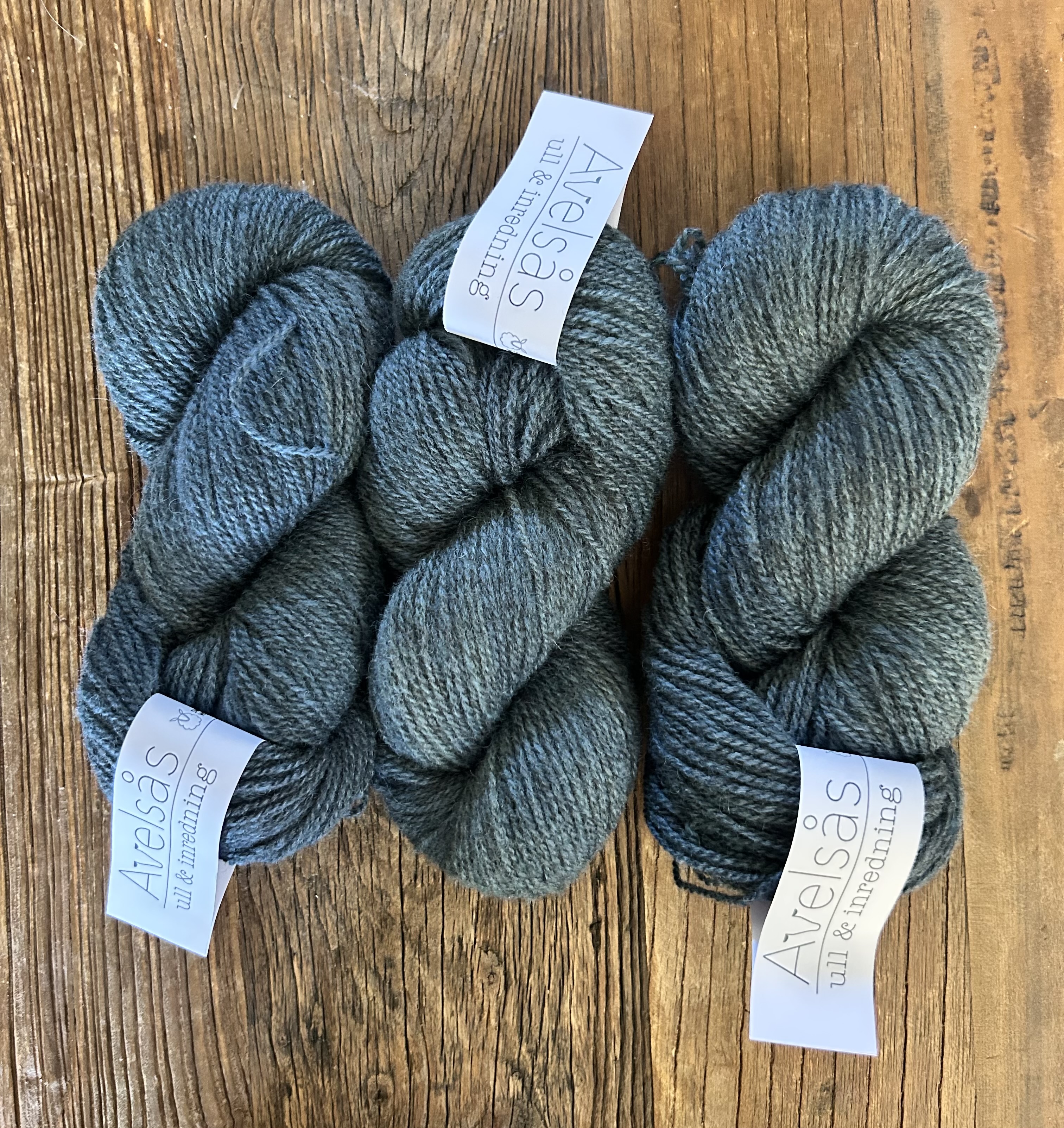 Blue iron 2-ply Fine wool yarn