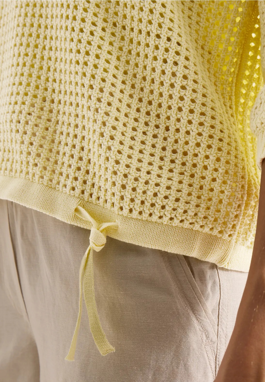 TOS Crochet V-neck - Light Buttermilk Yellow - Cecil - 4