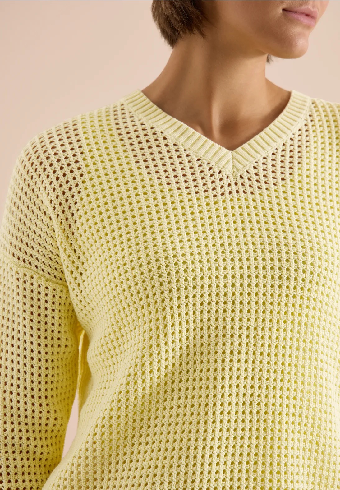 TOS Crochet V-neck - Light Buttermilk Yellow - Cecil