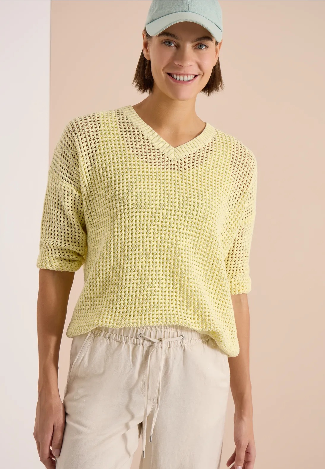 TOS Crochet V-neck - Light Buttermilk Yellow - Cecil