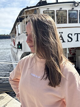 Sweatshirt Trygg är fri  Unisex - Changer 2.0 - Fraiche Peche - Moderatkvinnorna