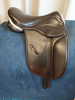 Ponni dressursal fra The Saddle Company