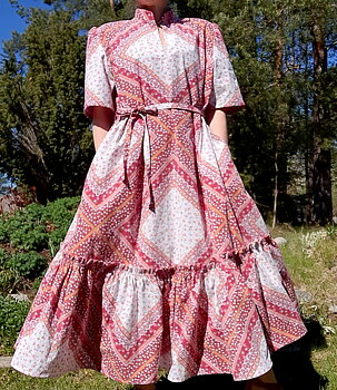 Klänning med volang, nysydd i 70-talstyg, ca storlek L-XL-XXL, Ny Makiato