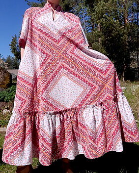 Klänning med volang, nysydd i 70-talstyg, ca storlek L-XL-XXL, Ny Makiato