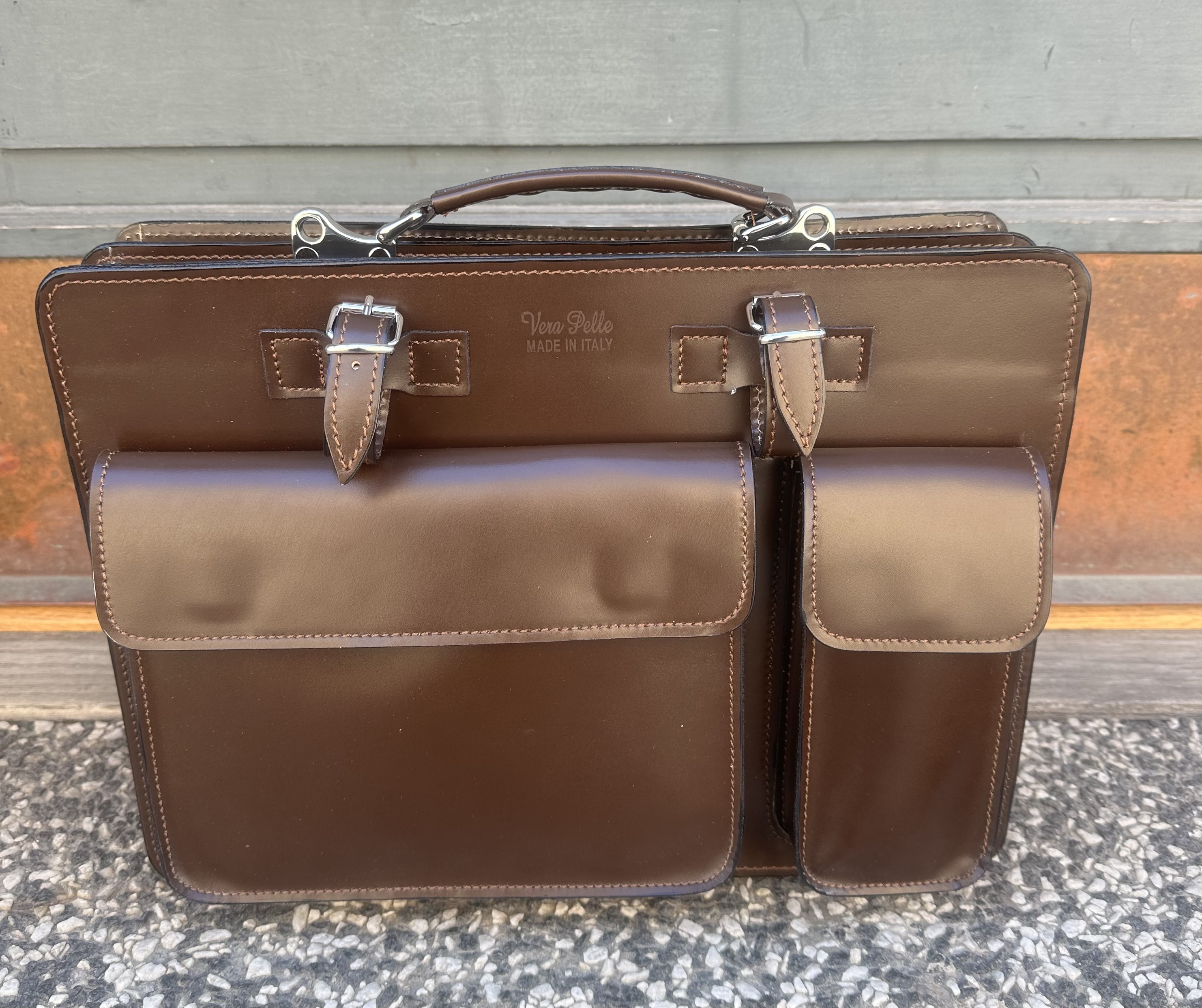 Pigga Peggy boxväskan storlek  39x29x11,  STOR, mörkbrun