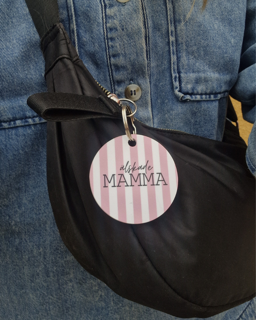 Nyckelring – Älskade mamma (stor, väskdekoration)