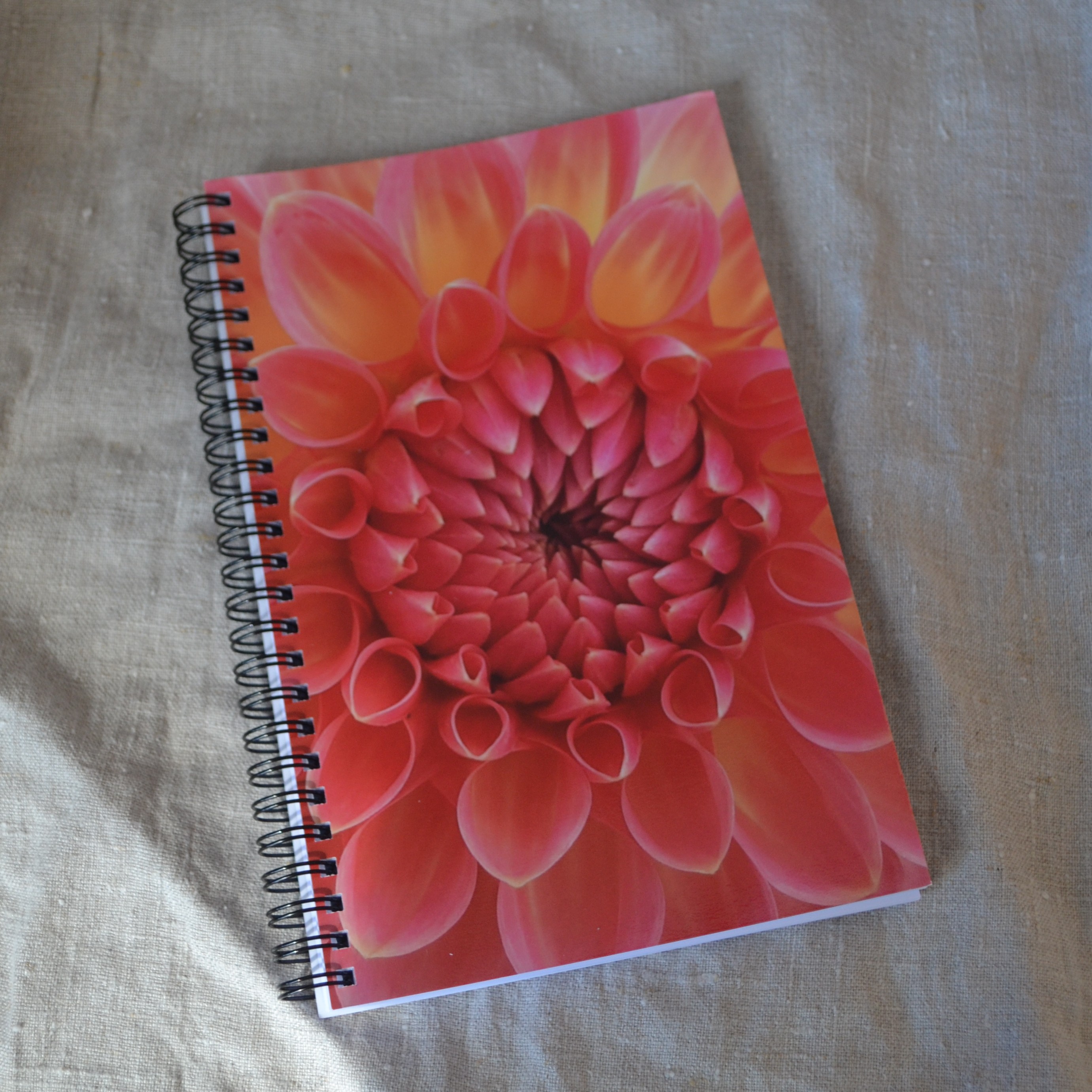 Skrivbok - Dahlia rosagul
