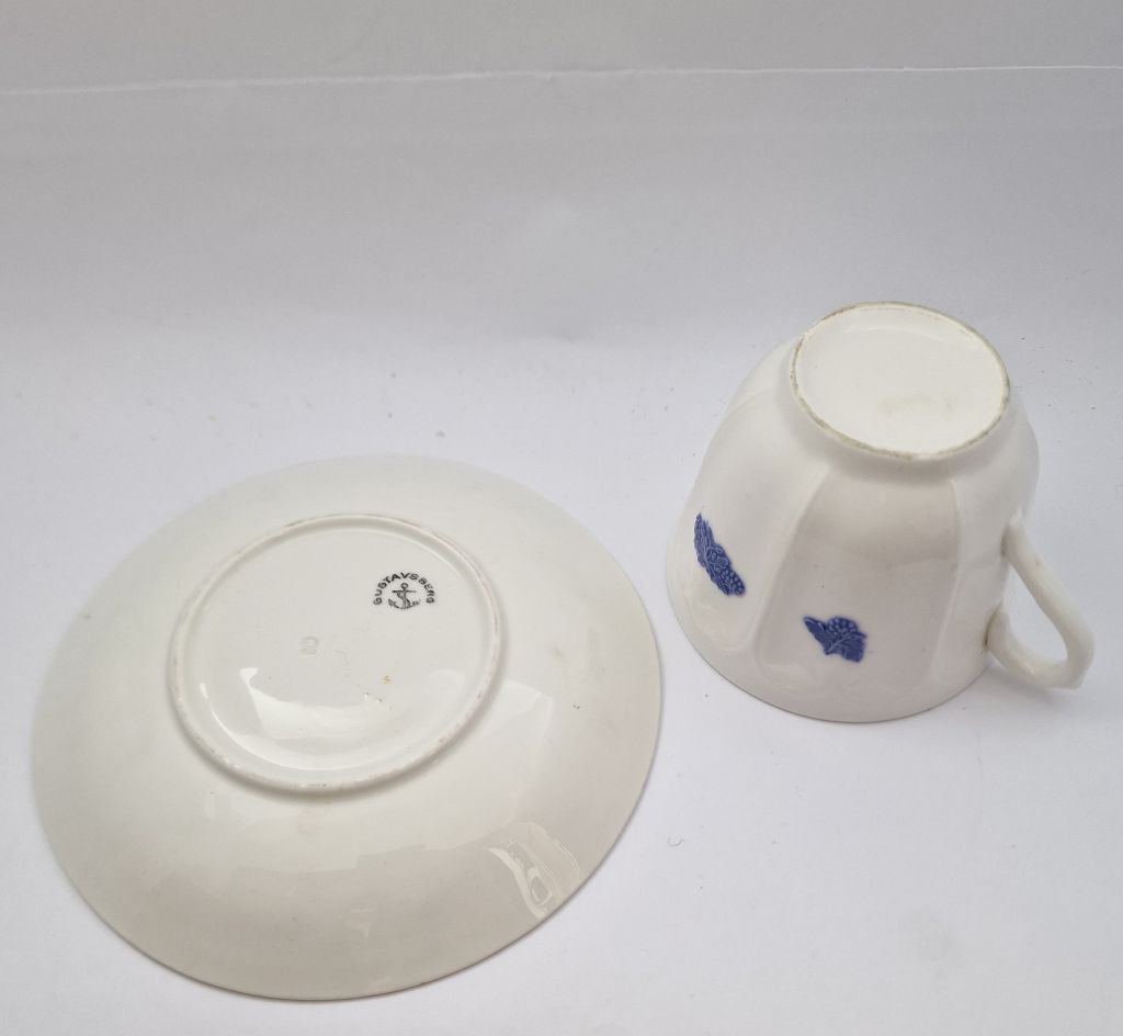 Blue flower teacup and saucer - 3