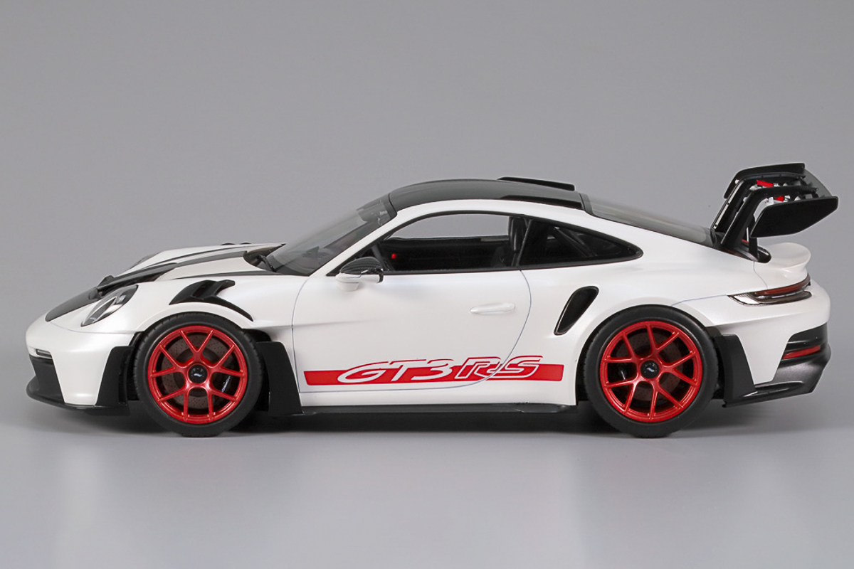 Tamiya 24370 1/24 Porsche 911 GT3 RS (992) - 9