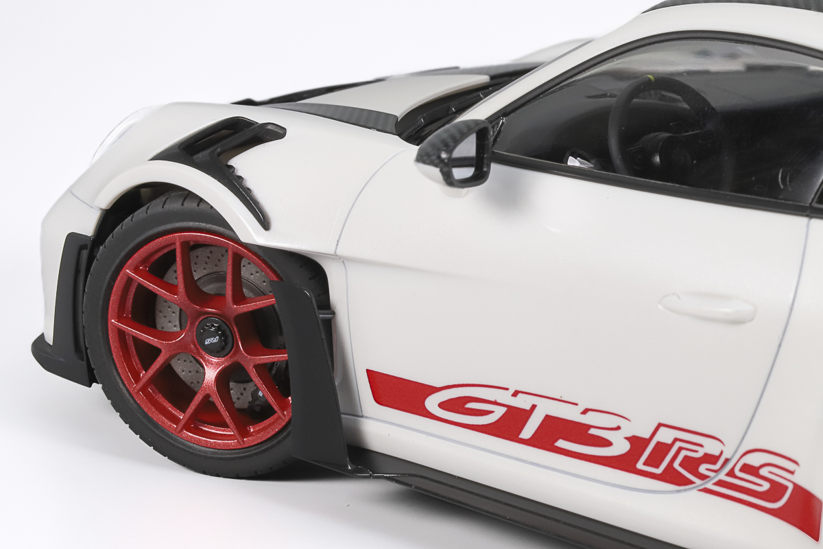 Tamiya 24370 1/24 Porsche 911 GT3 RS (992) - 7