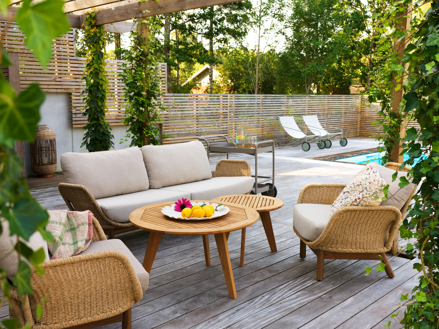Lily loungegrupp natur med 2,5-sits soffa och två fåtöljer hos Åsen Sommarmöbler i Vara