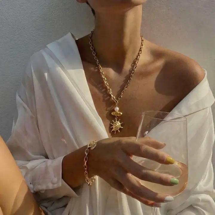 Halsband med pärldetalj - 2