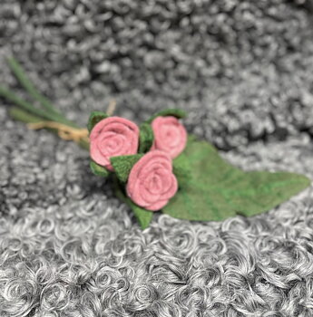 Bukett Kärlekens Ros av vackra Rosa ullblommor