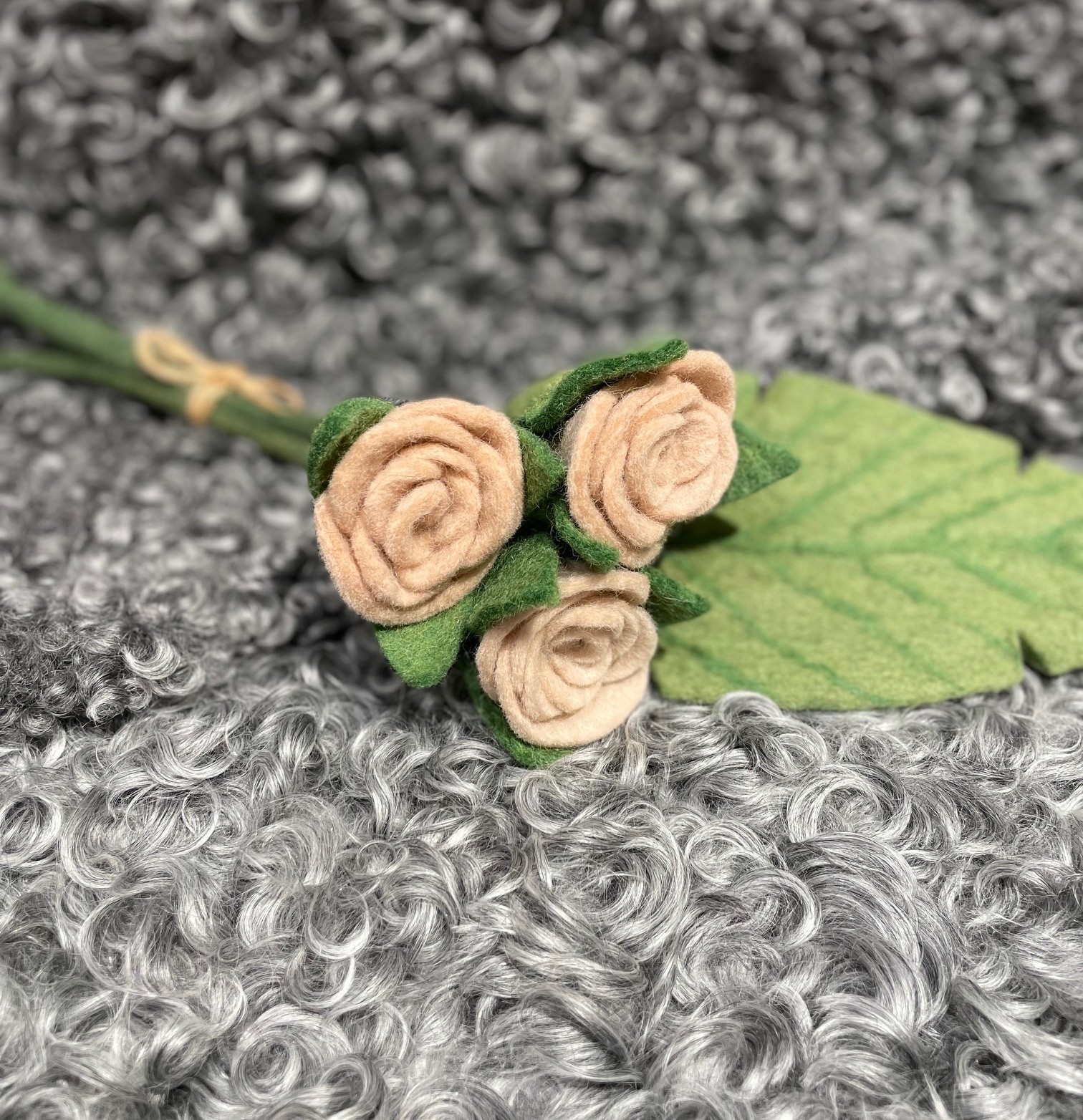 Bukett Kärlekens Ros av vackra ljusrosa  ullblommor - 2