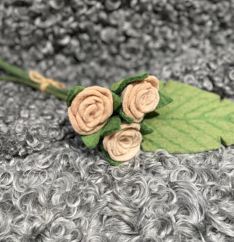 Bukett Kärlekens Ros av vackra ljusrosa  ullblommor