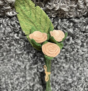 Bukett Kärlekens Ros av vackra ljusrosa  ullblommor