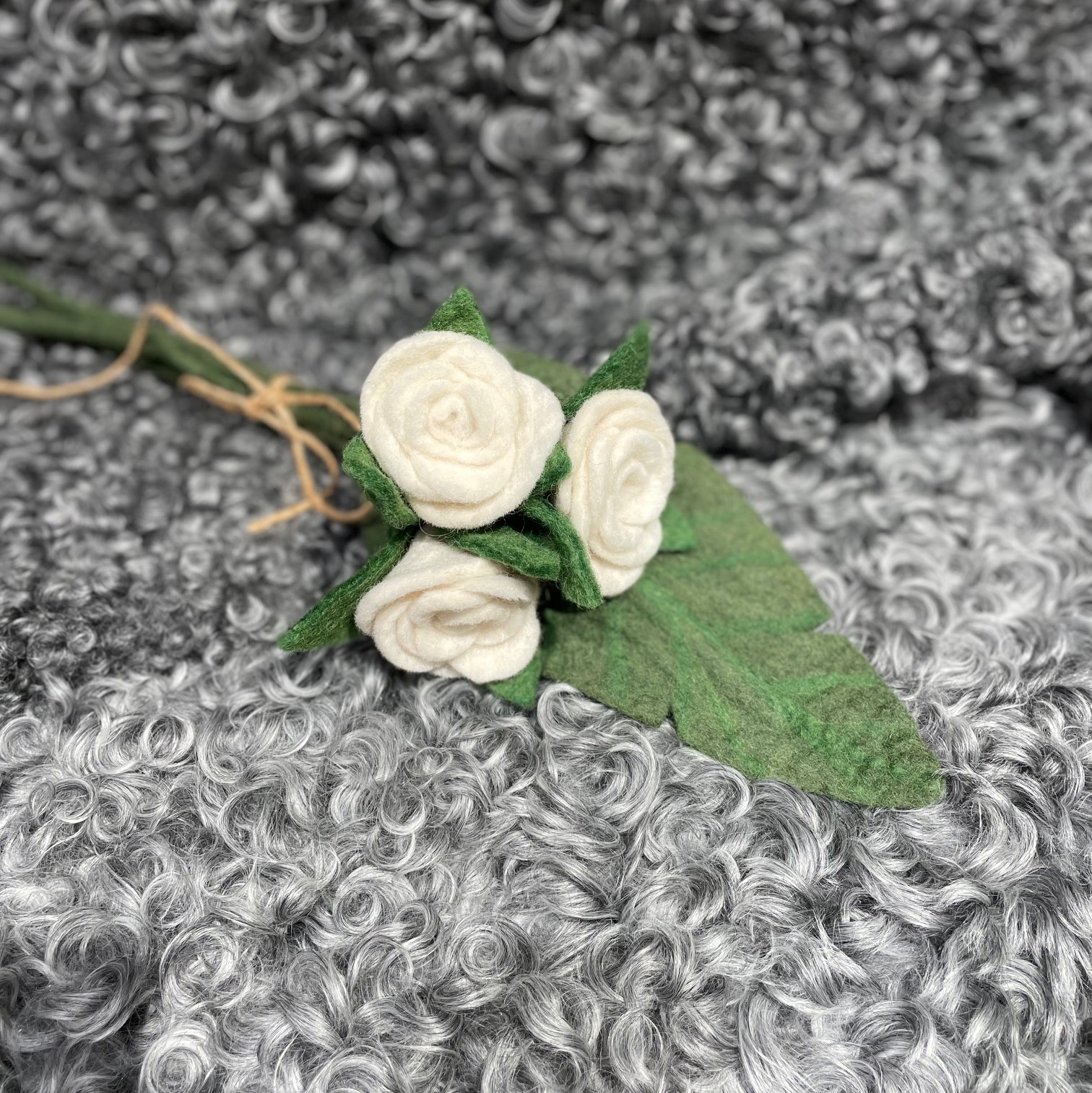 Bukett Kärlekens Ros av vackra Vita ullblommor - 2