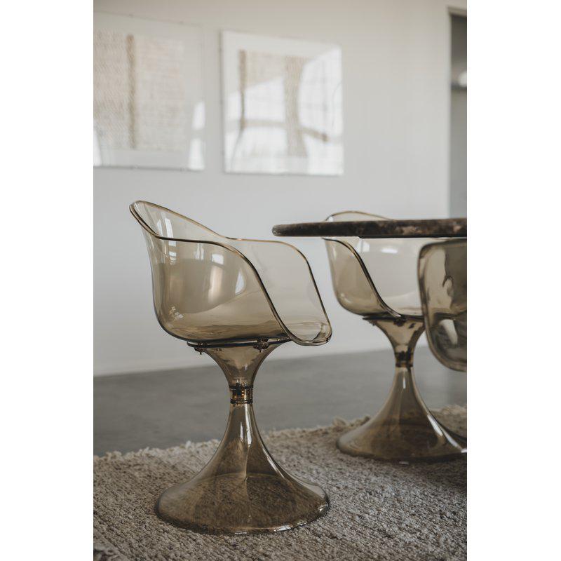 Gloss-stolen – Transparent stol med retrocharm Champagne
