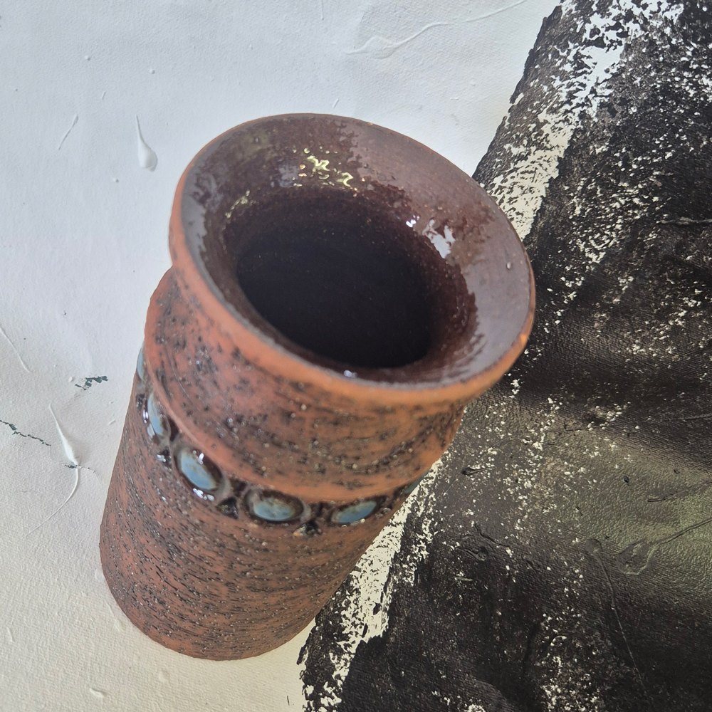 vintage VAS, brun grov lera med blått mönster, Bromma keramik, h 18,5 cm  - 2