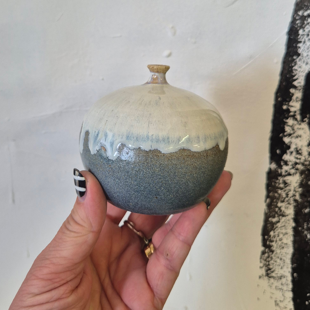 vintage VAS, liten rund med gråblå glasyr, h 7,5 cm  - 4