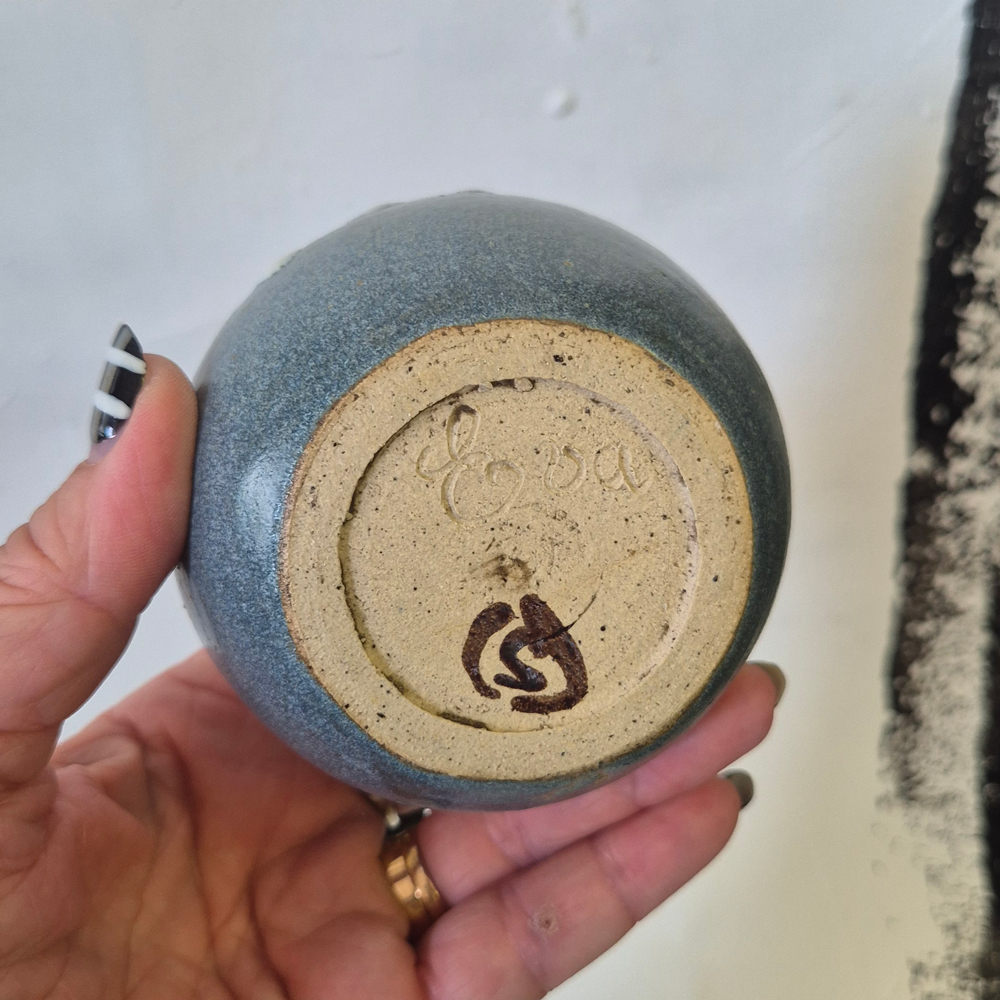 vintage VAS, liten rund med gråblå glasyr, h 7,5 cm  - 5