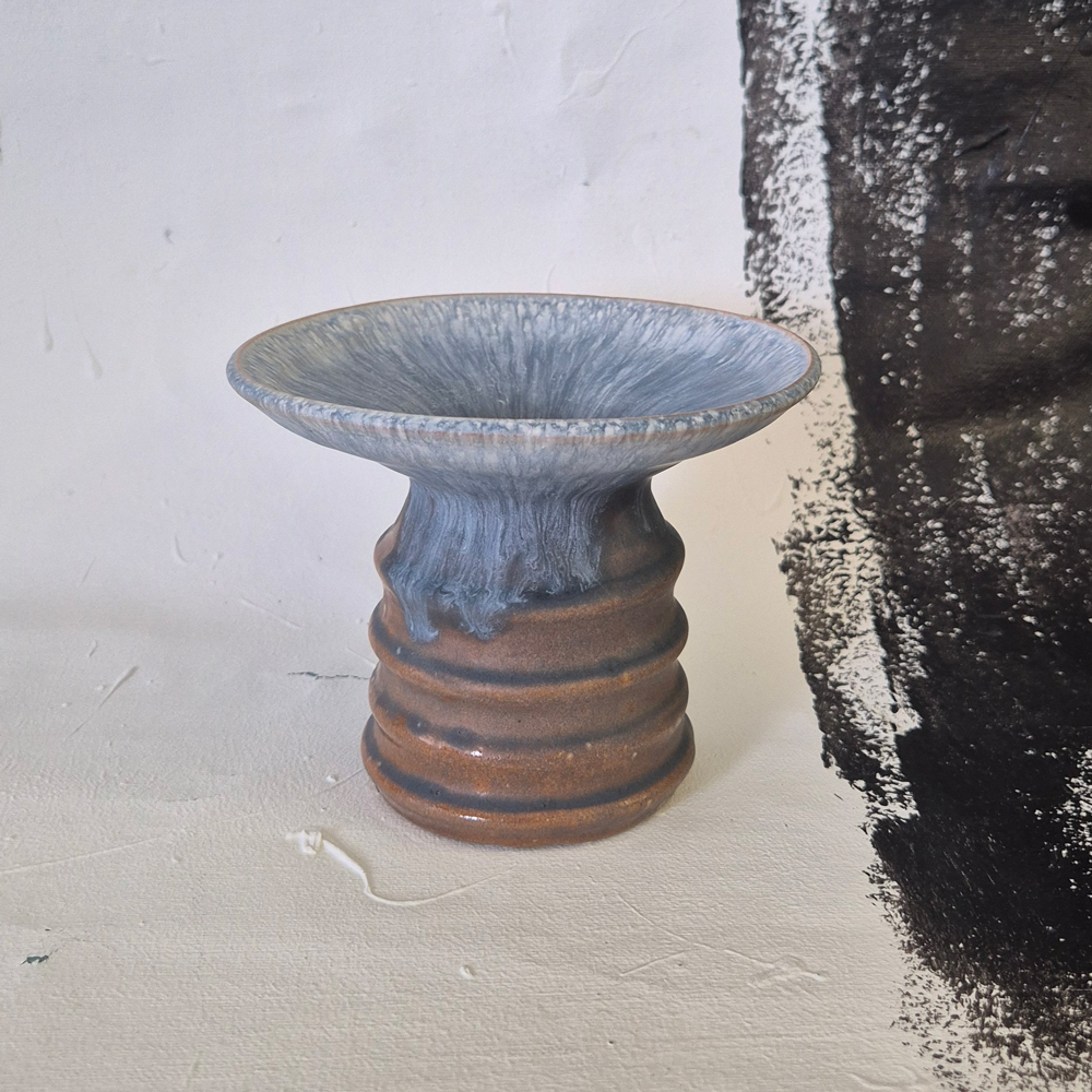 vintage VAS, mer stort brätte, ljusblå glasyr, h 11,5 cm
