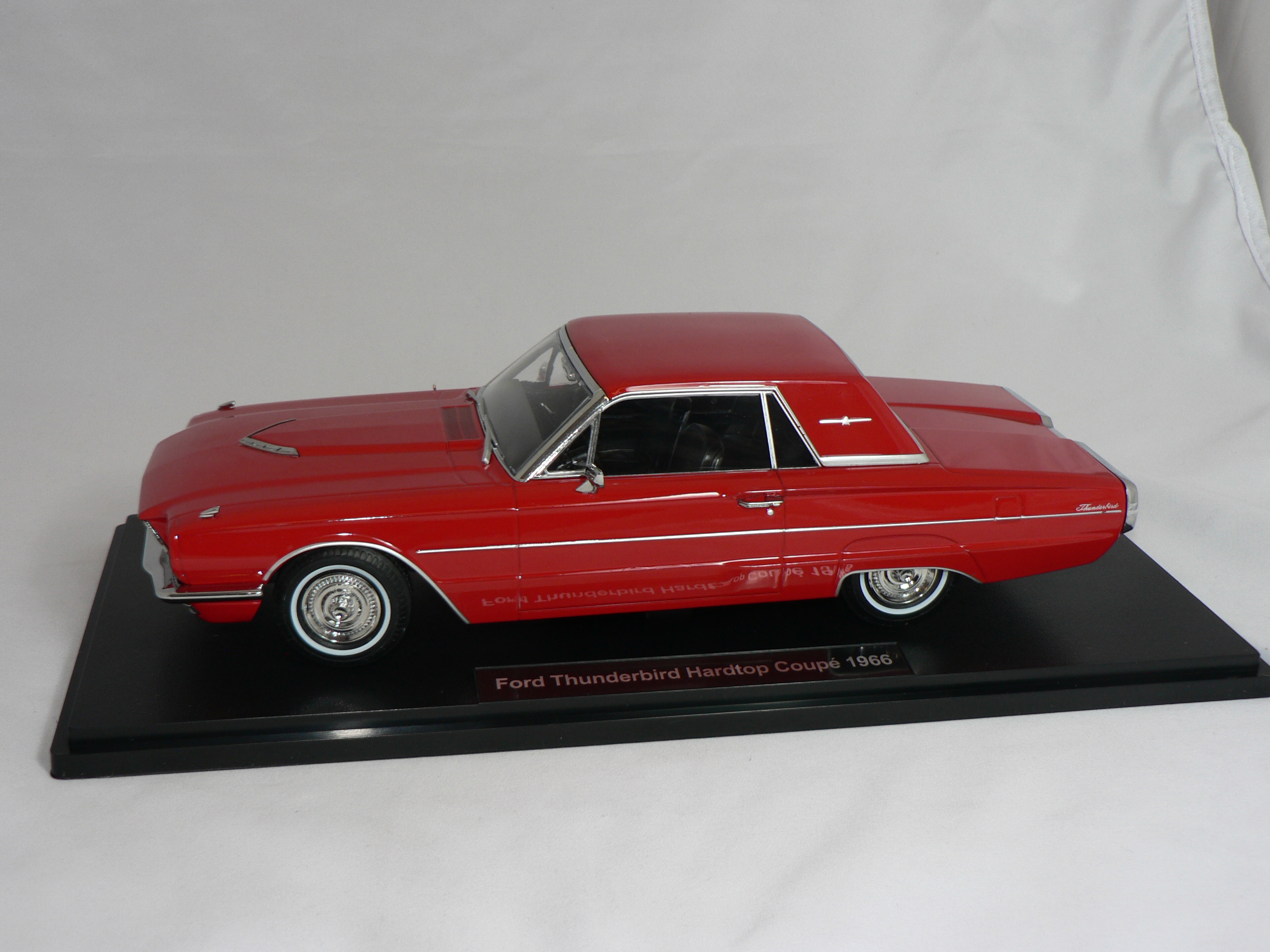 Ford  Thunderbird  HardTop Coupe  1966  1:18  KK Scale - 3