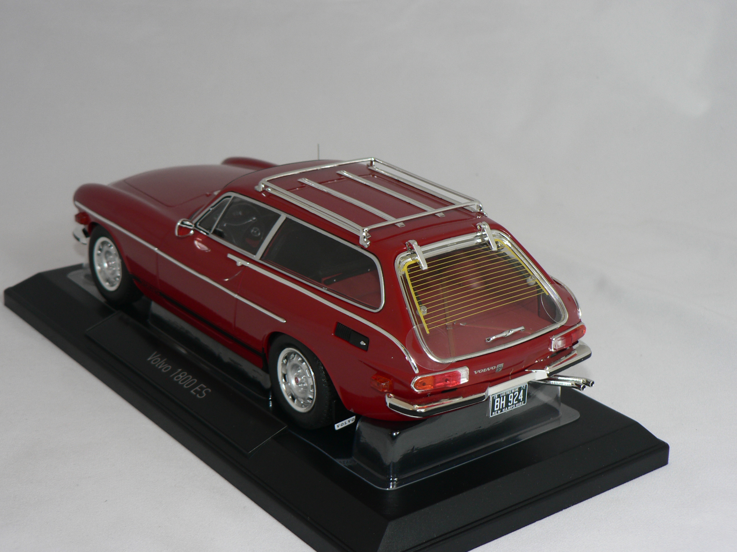 Volvo  1800   ES  1972  US Version  1:18  Norev - 2