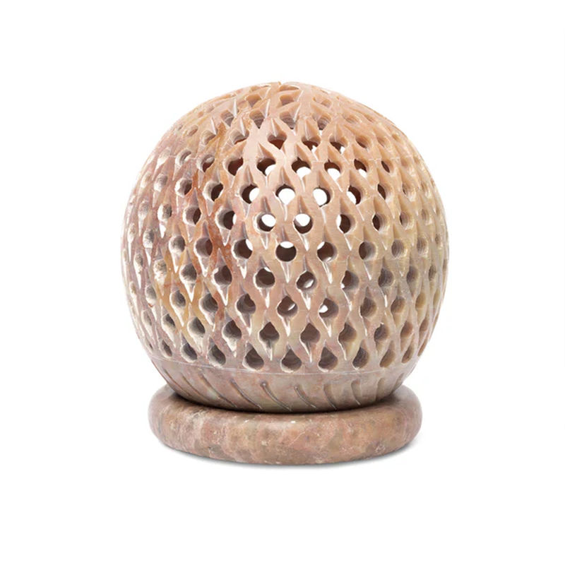Rund ljuslykta täljsten, prickar 9 cm
