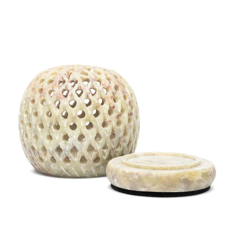 Rund ljuslykta täljsten, prickar 8 cm - 2