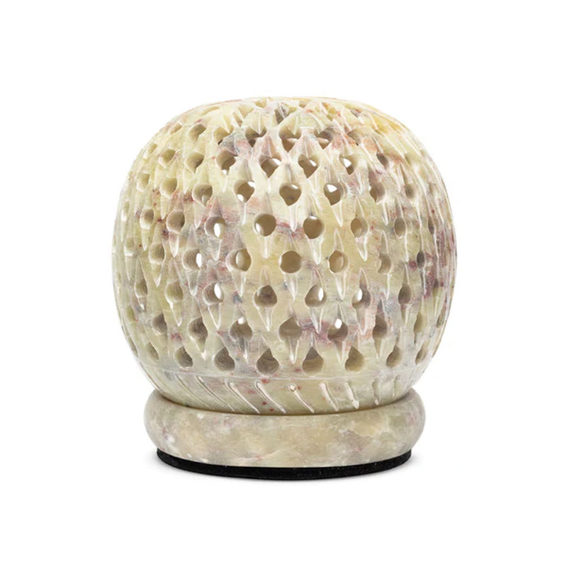 Rund ljuslykta täljsten, prickar 8 cm