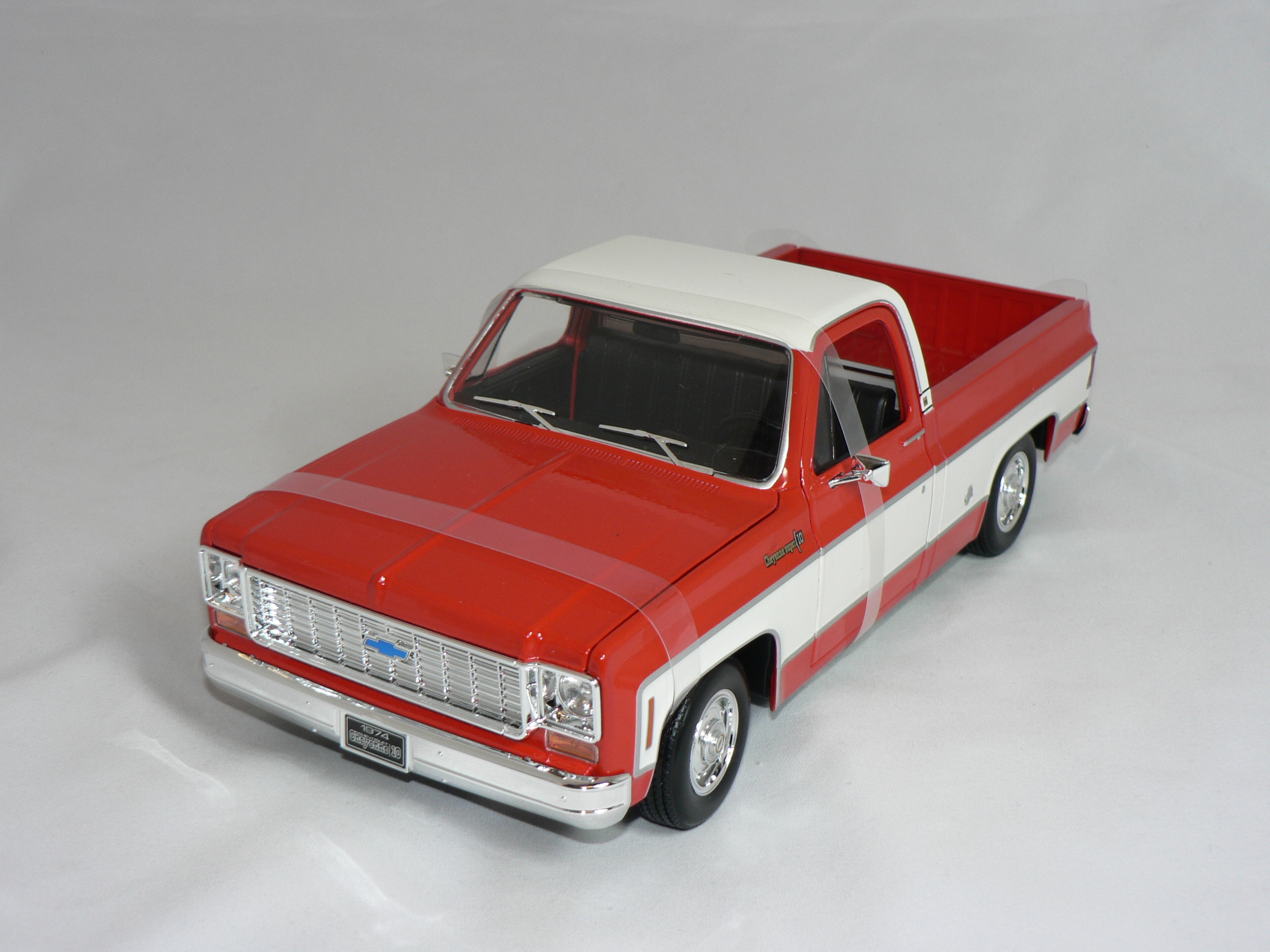 Chevrolet  C10  Cheyenne  Super  1974  1:18  Maisto