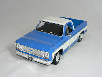 Chevrolet  C10  Cheyenne  Super  1974  1:18  Maisto