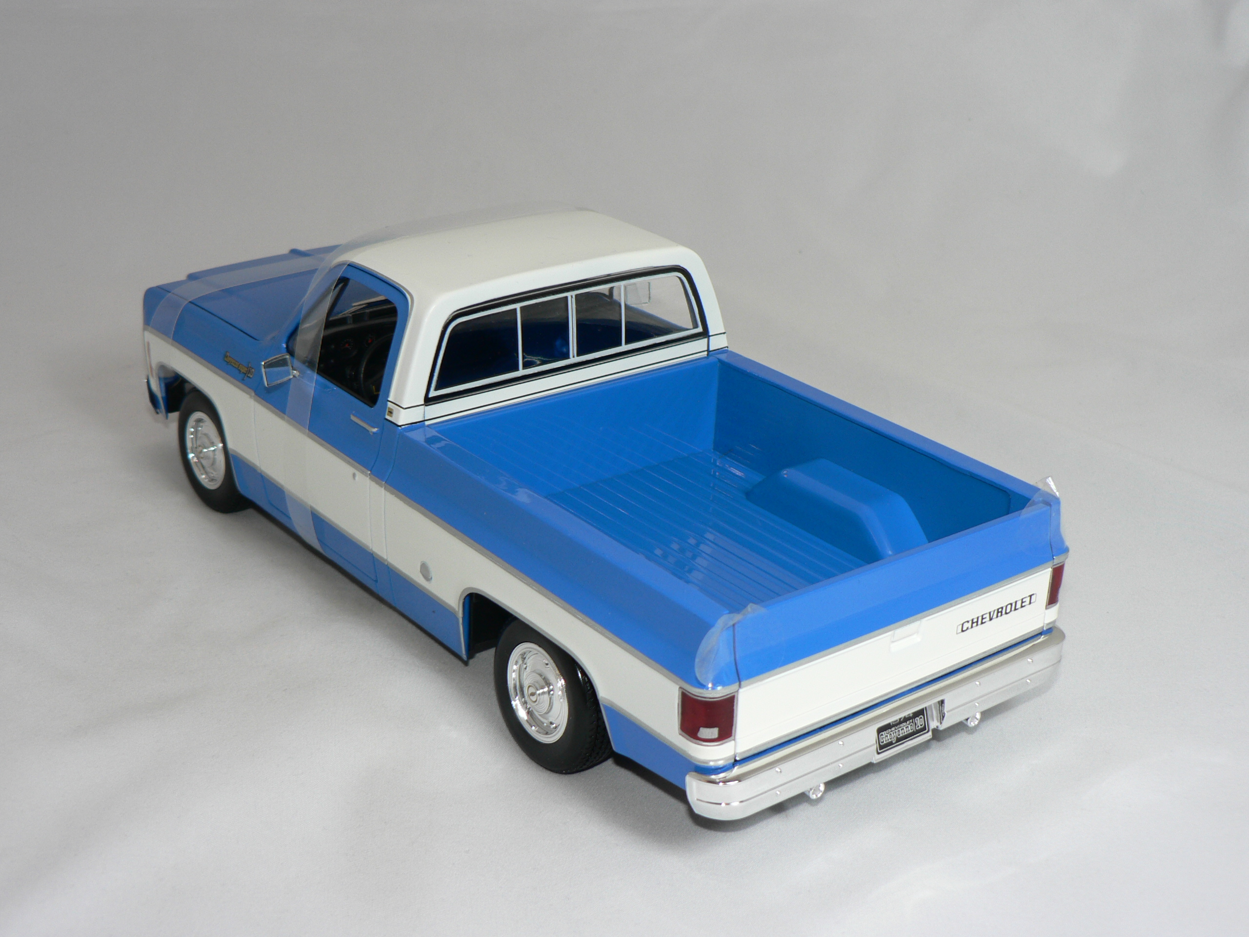 Chevrolet  C10  Cheyenne  Super  1974  1:18  Maisto - 2