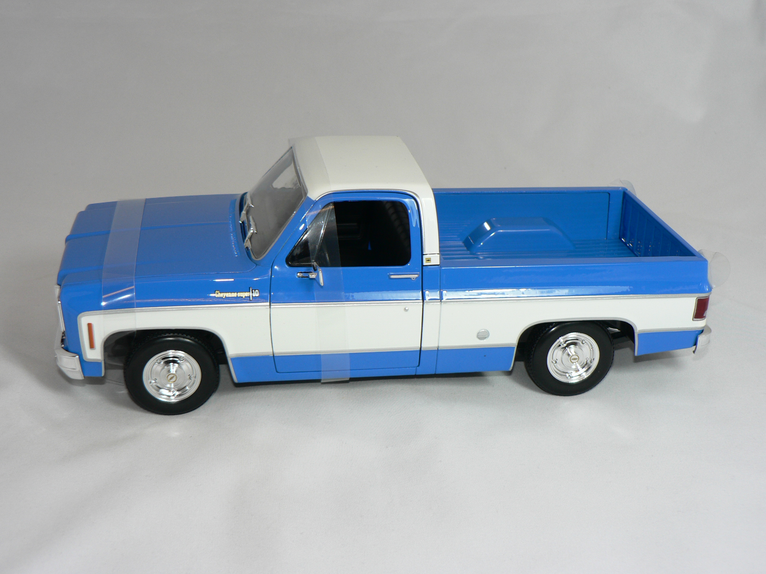 Chevrolet  C10  Cheyenne  Super  1974  1:18  Maisto - 3