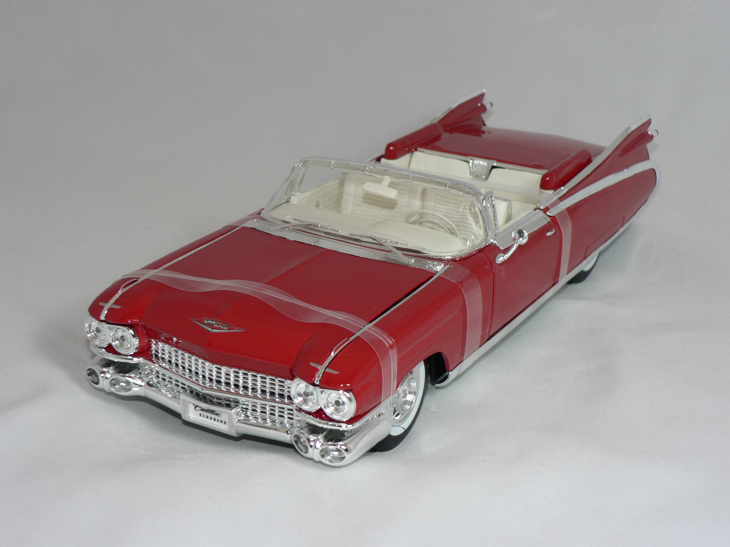 Cadillac  Eldorado  Biarritz Cab   1959   1:18  Maisto