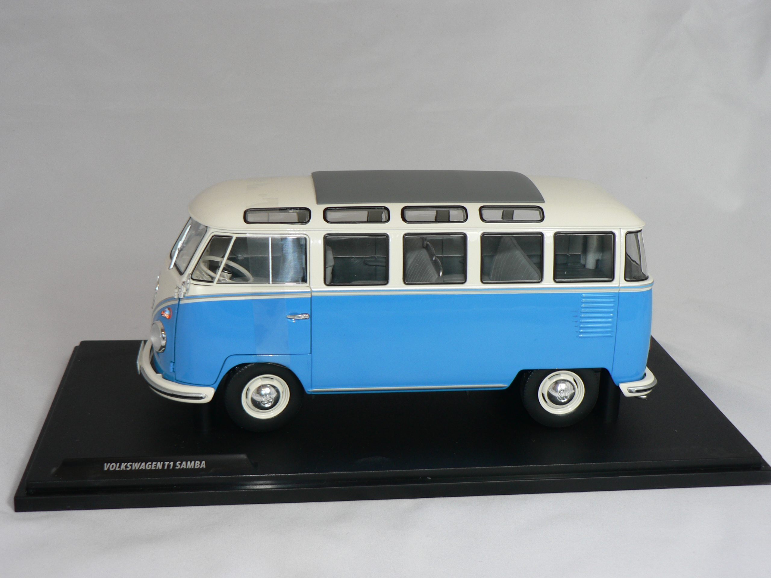 VW  T1  Samba   1962  1:18  Solido - 3