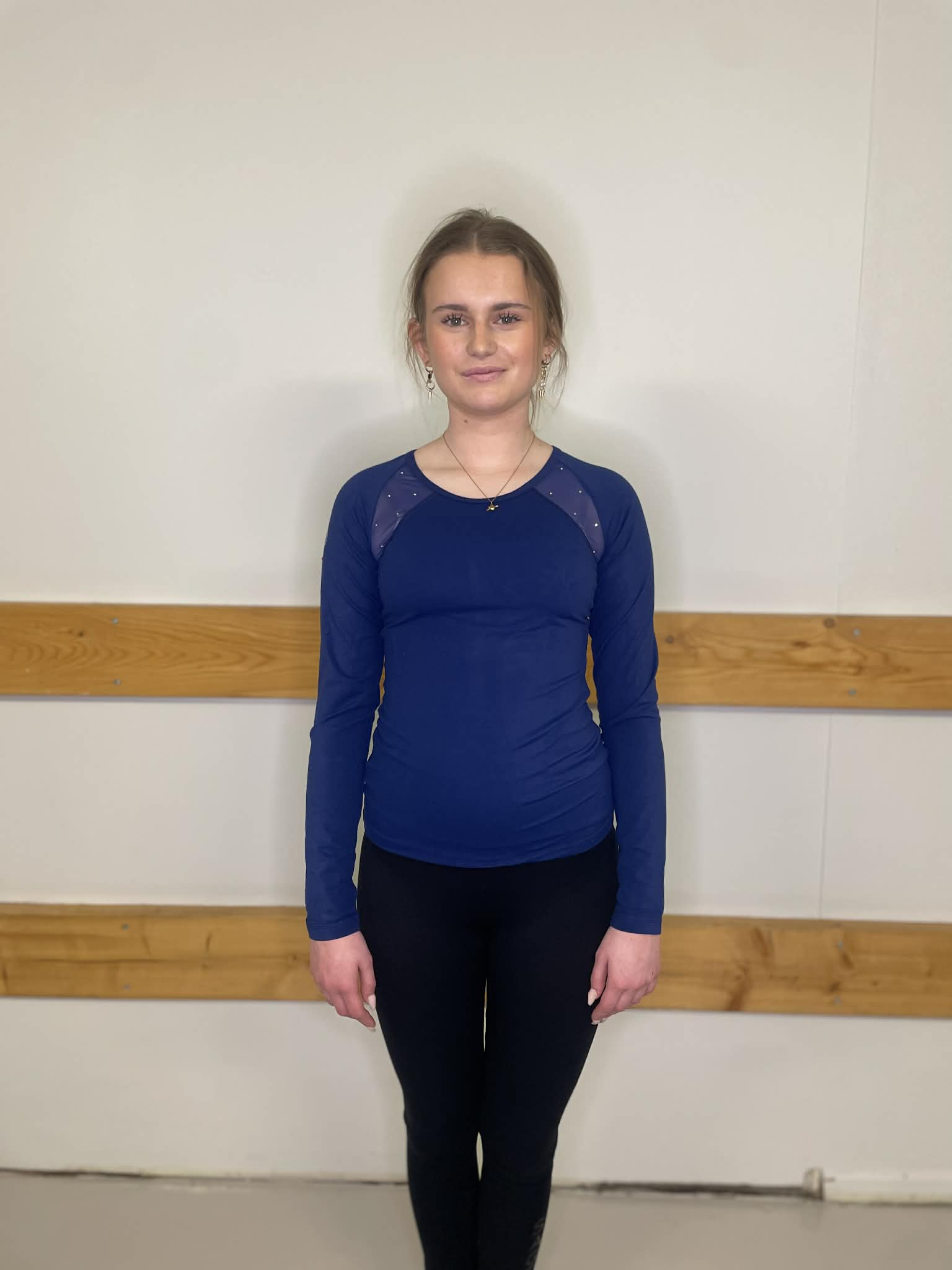 Blå långärmad topp från Bolero med meshinfällningar och kristaller