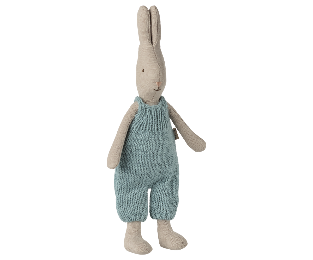 Maileg - HARE m/blå hängslebyxor - Size 1