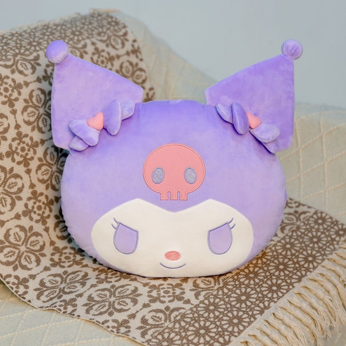 Sanrio Kuromi 3D Kudde 40 cm – Lila Kawaii Plyschkudde med Rosetter - 6