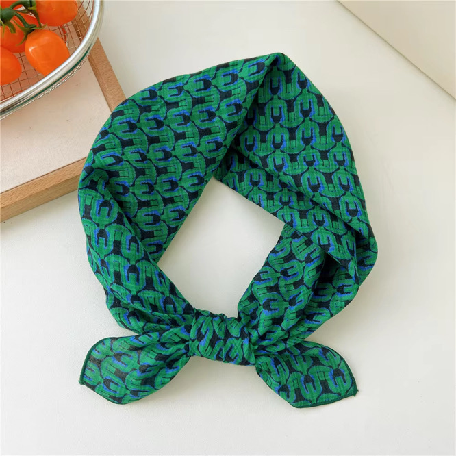 LUCY SCARF GREEN GRAF 55x55
