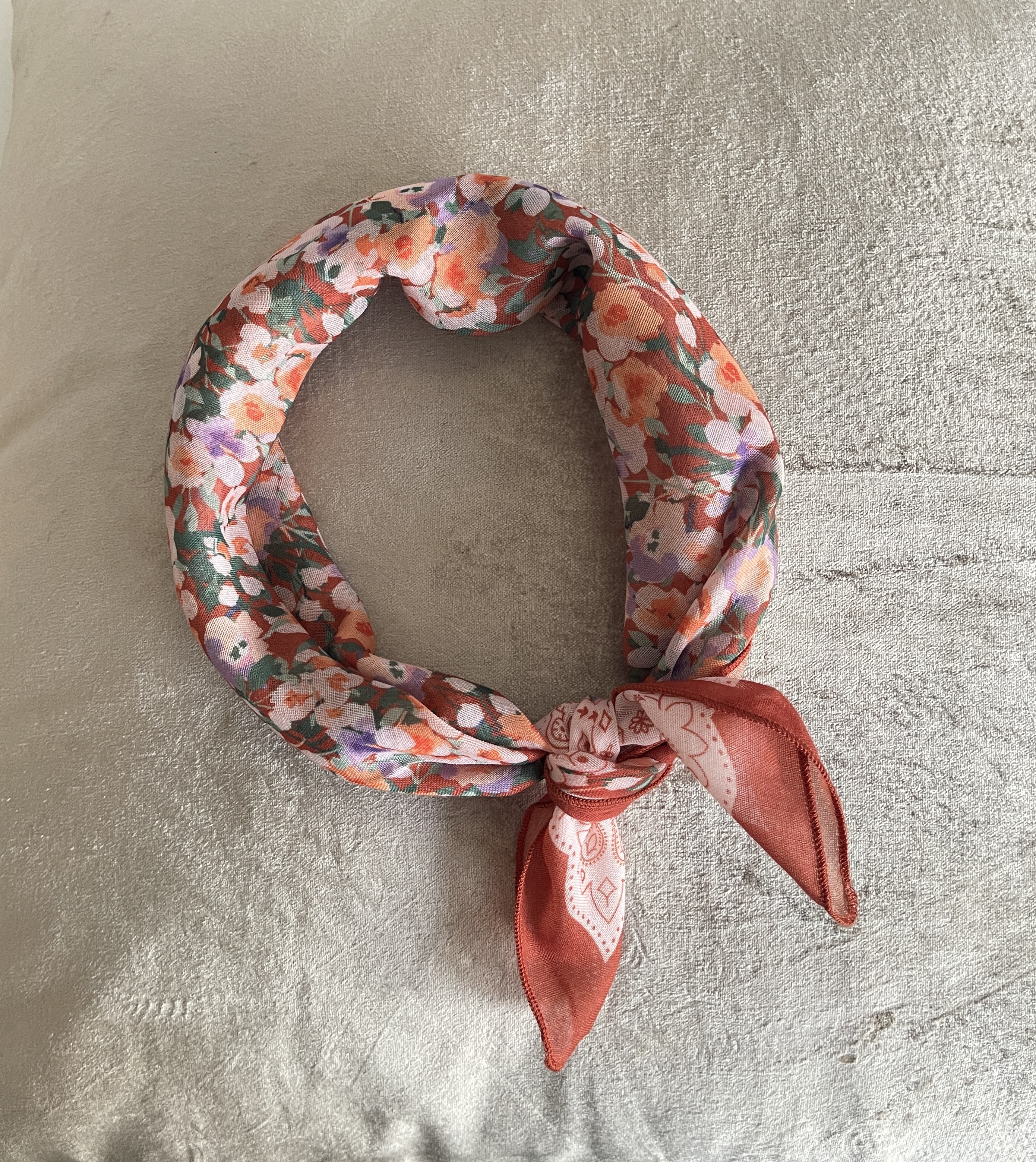 LUCY SCARF MULTIBLOSSOM 55x55