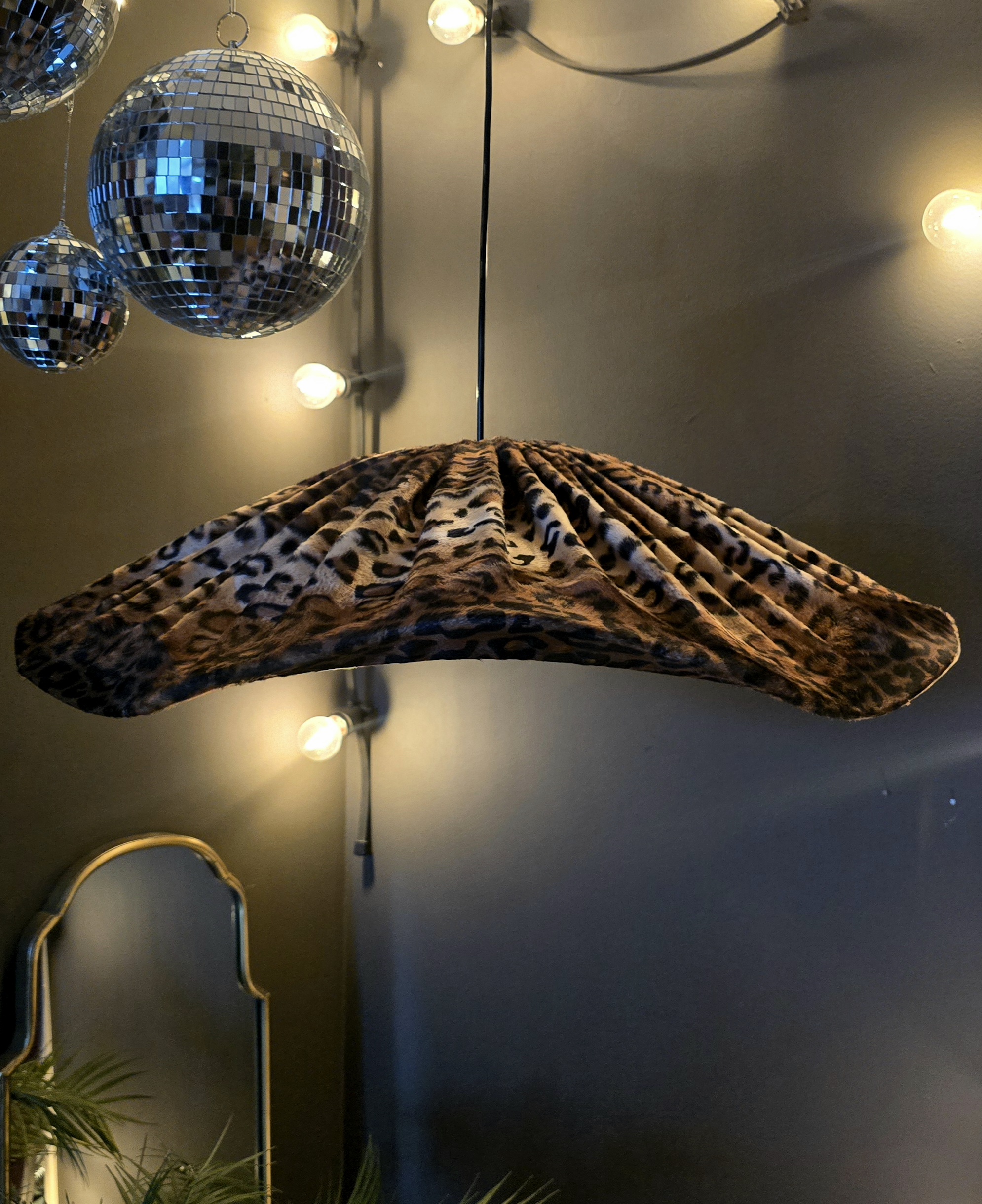 Taklampa 70 cm - Leopard Wave