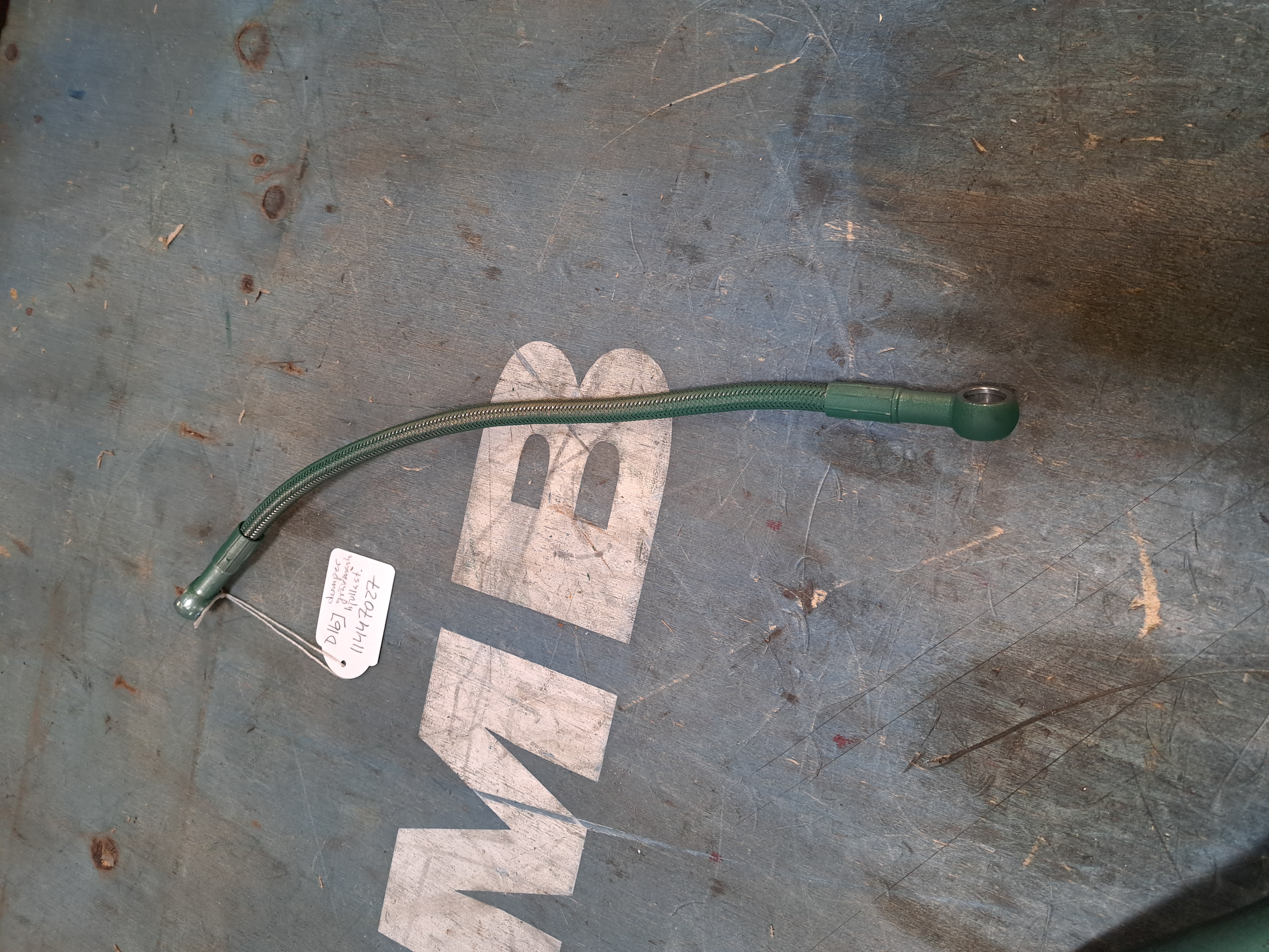Oil pressure pipe