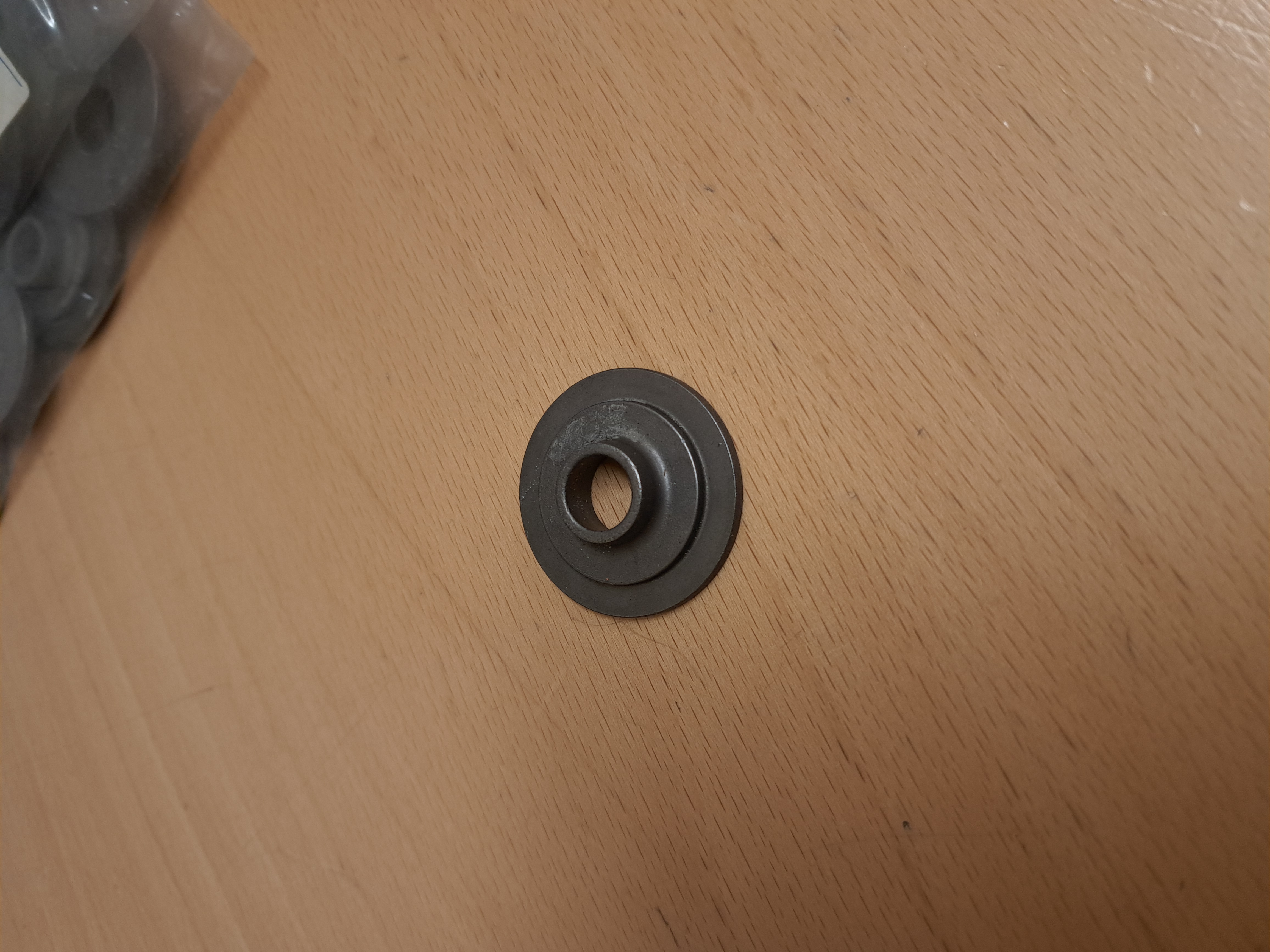 Valve spring washer