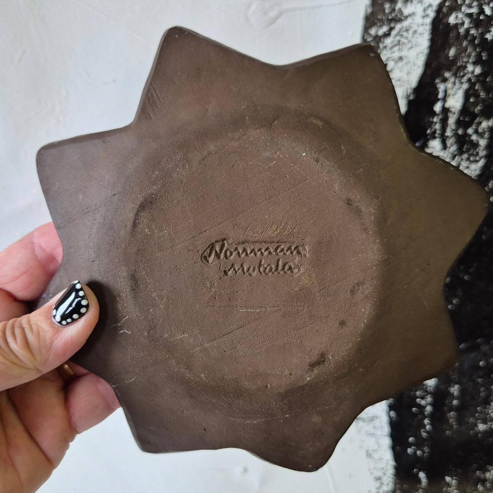 vintage FAT, blomformat med röd och lila glasyr, Norrmans Motala, br 17 cm - 7