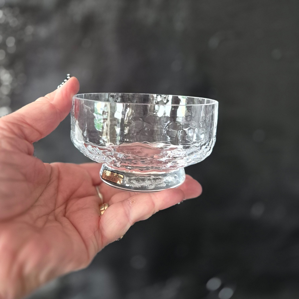 vintage SKÅL, klarglas med ojämn undersida, Mantorp Sweden, h 6 cm - 6