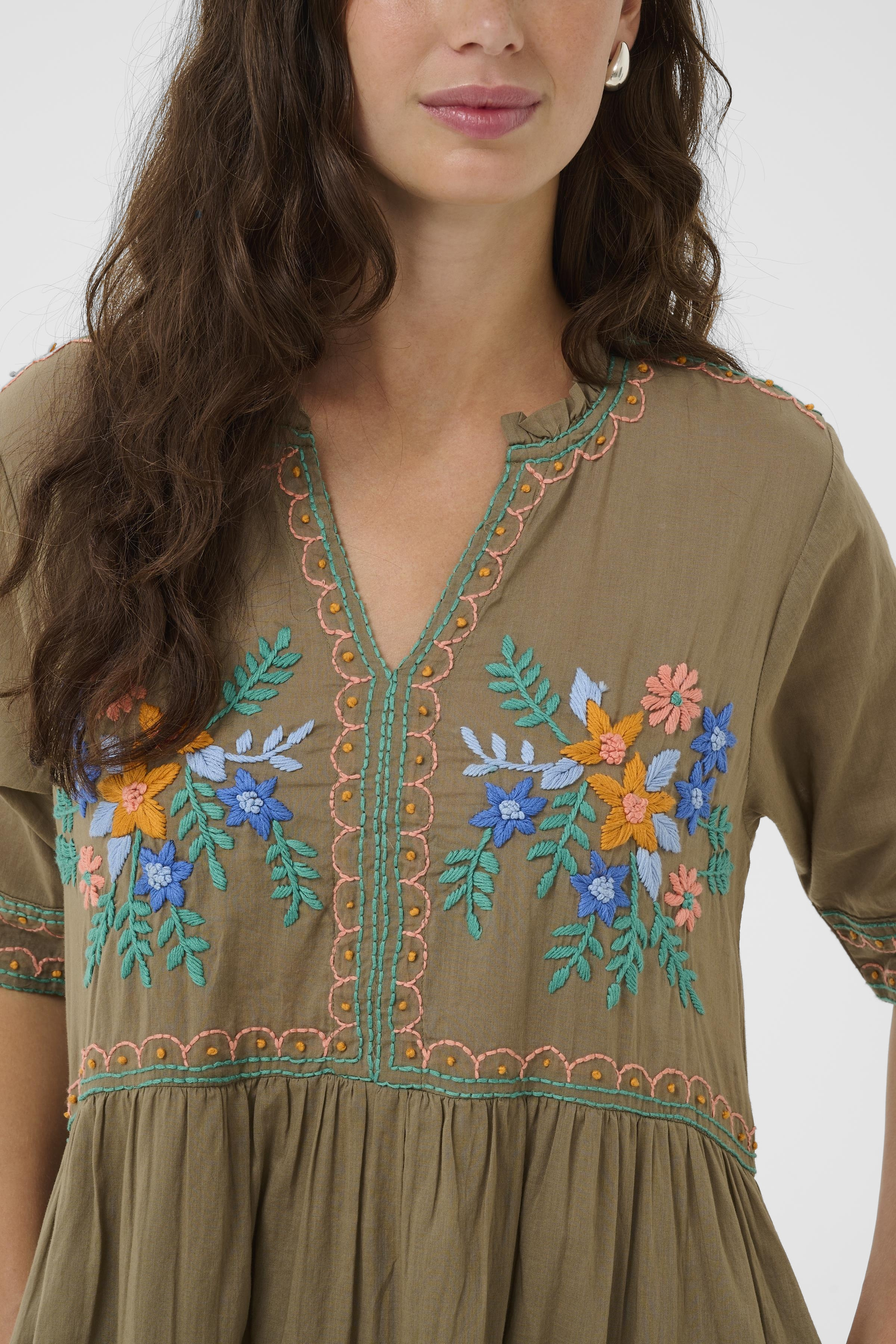 CUlucinda Dress Dusky Green Grön Maxiklänning med brodyr - 4