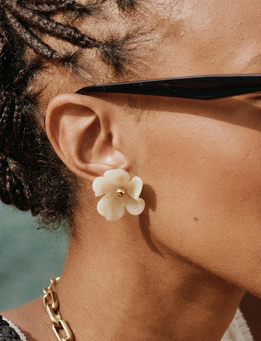 Wildflower Studs Offwhite Gold - Edblad 