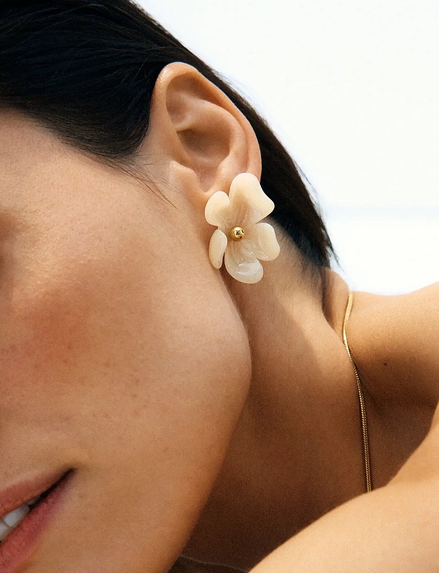 Wildflower Studs Offwhite Gold - Edblad 
